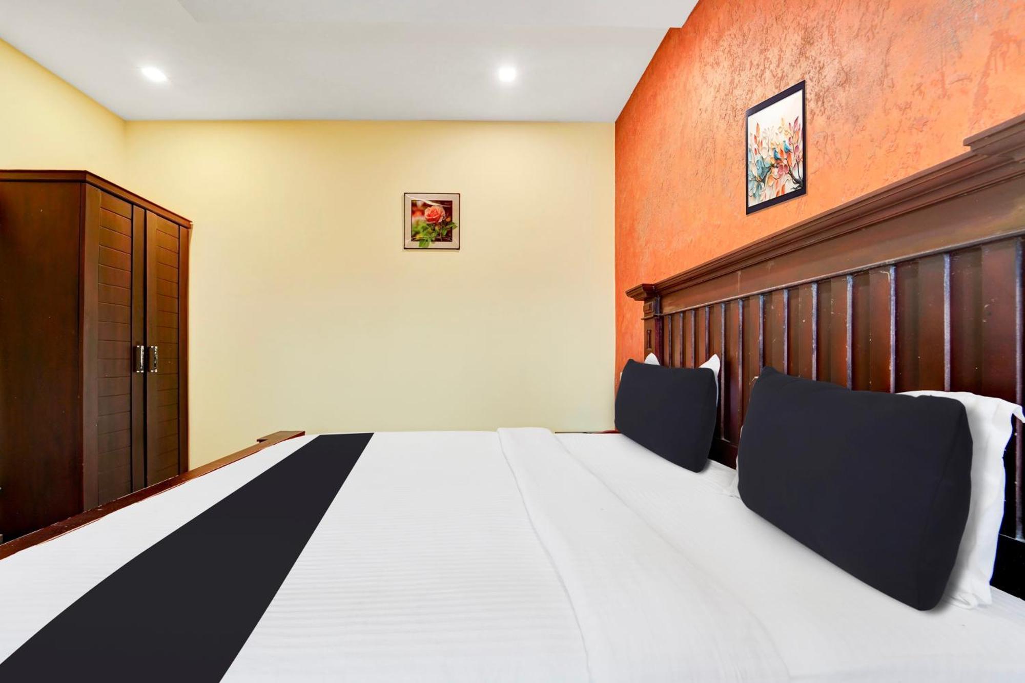 Hotel Super Townhouse Ernakulam North Kochi Exterior foto