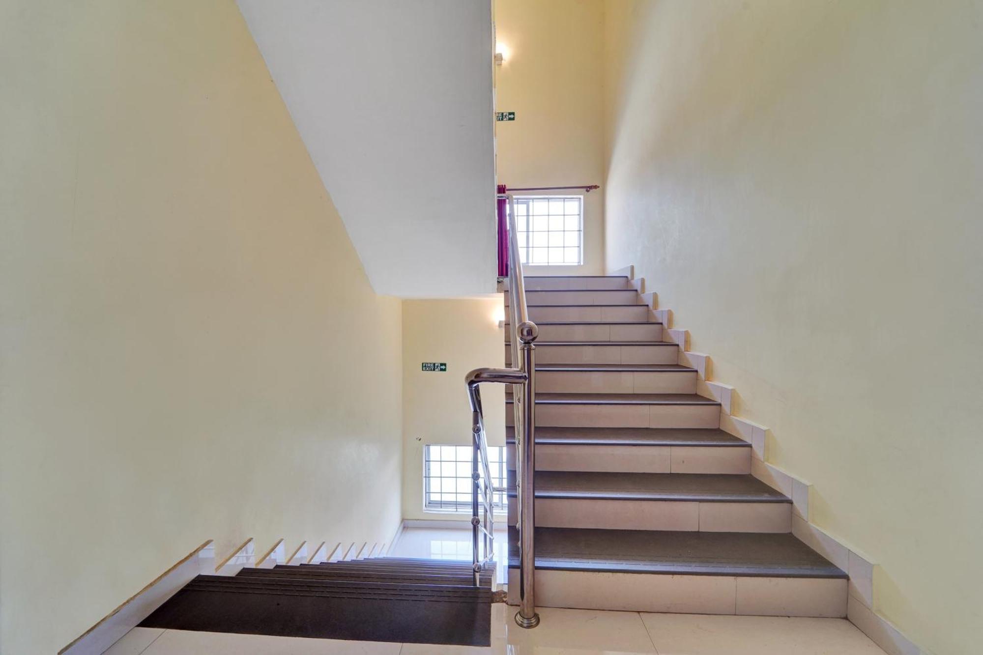 Hotel Super Townhouse Ernakulam North Kochi Exterior foto