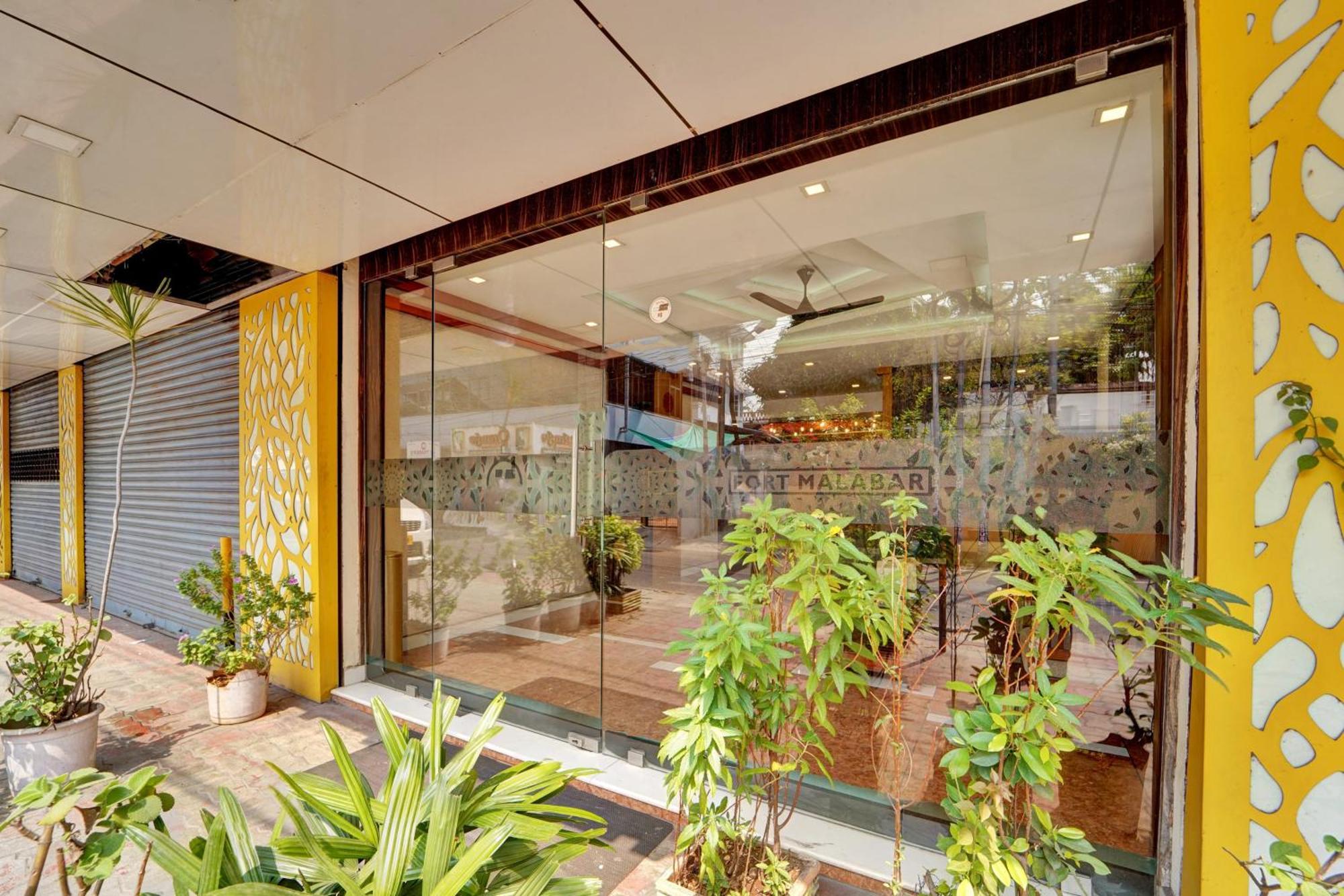 Hotel Super Townhouse Ernakulam North Kochi Exterior foto