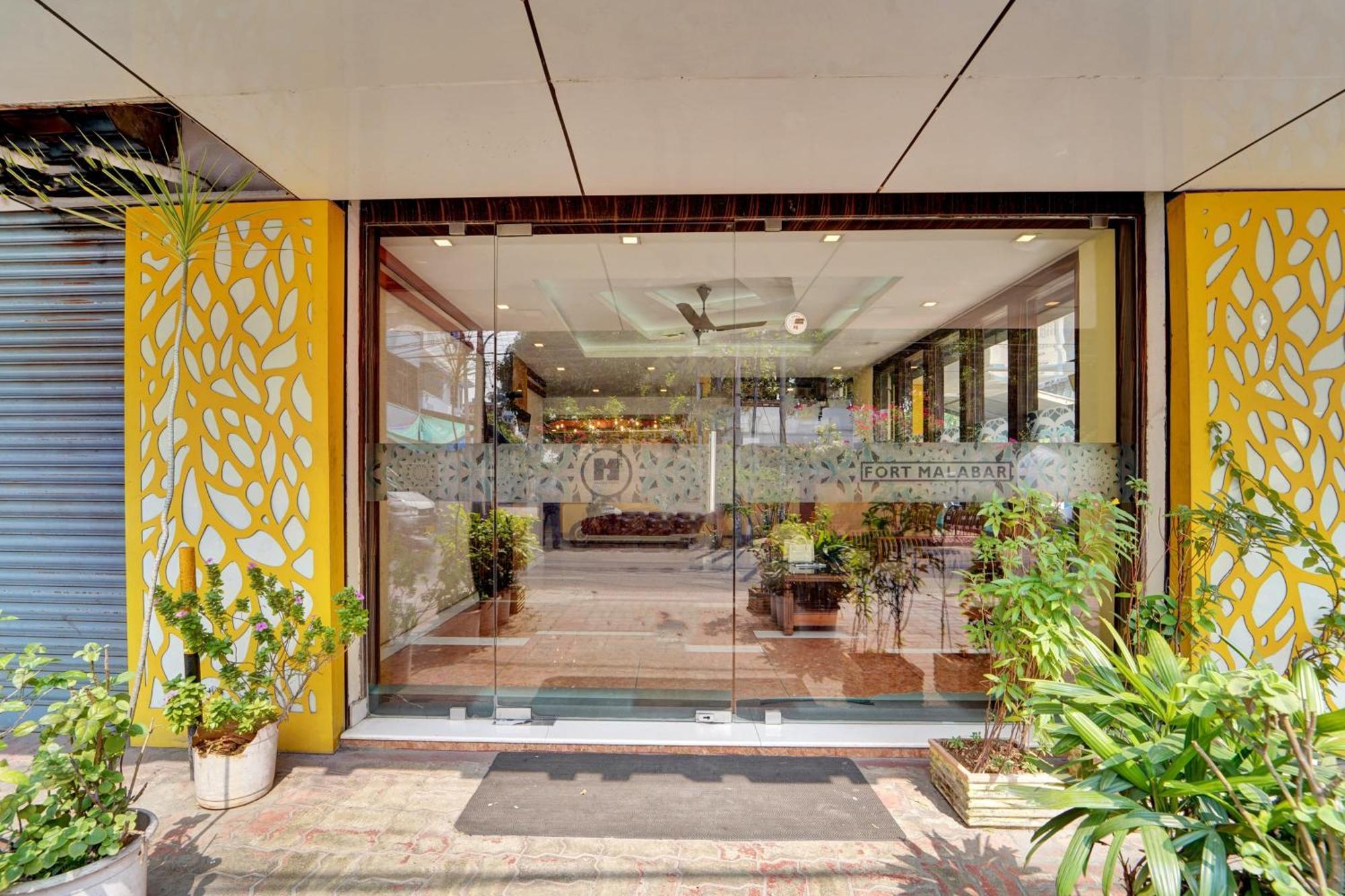 Hotel Super Townhouse Ernakulam North Kochi Exterior foto