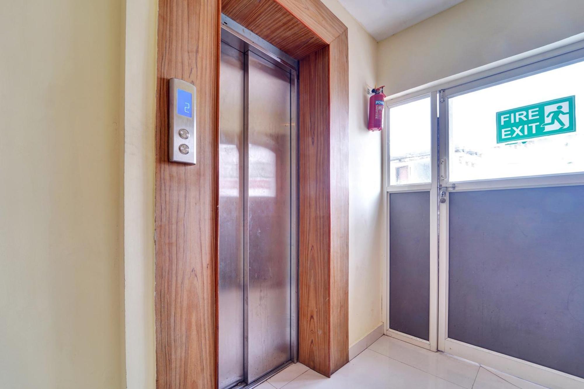 Hotel Super Townhouse Ernakulam North Kochi Exterior foto