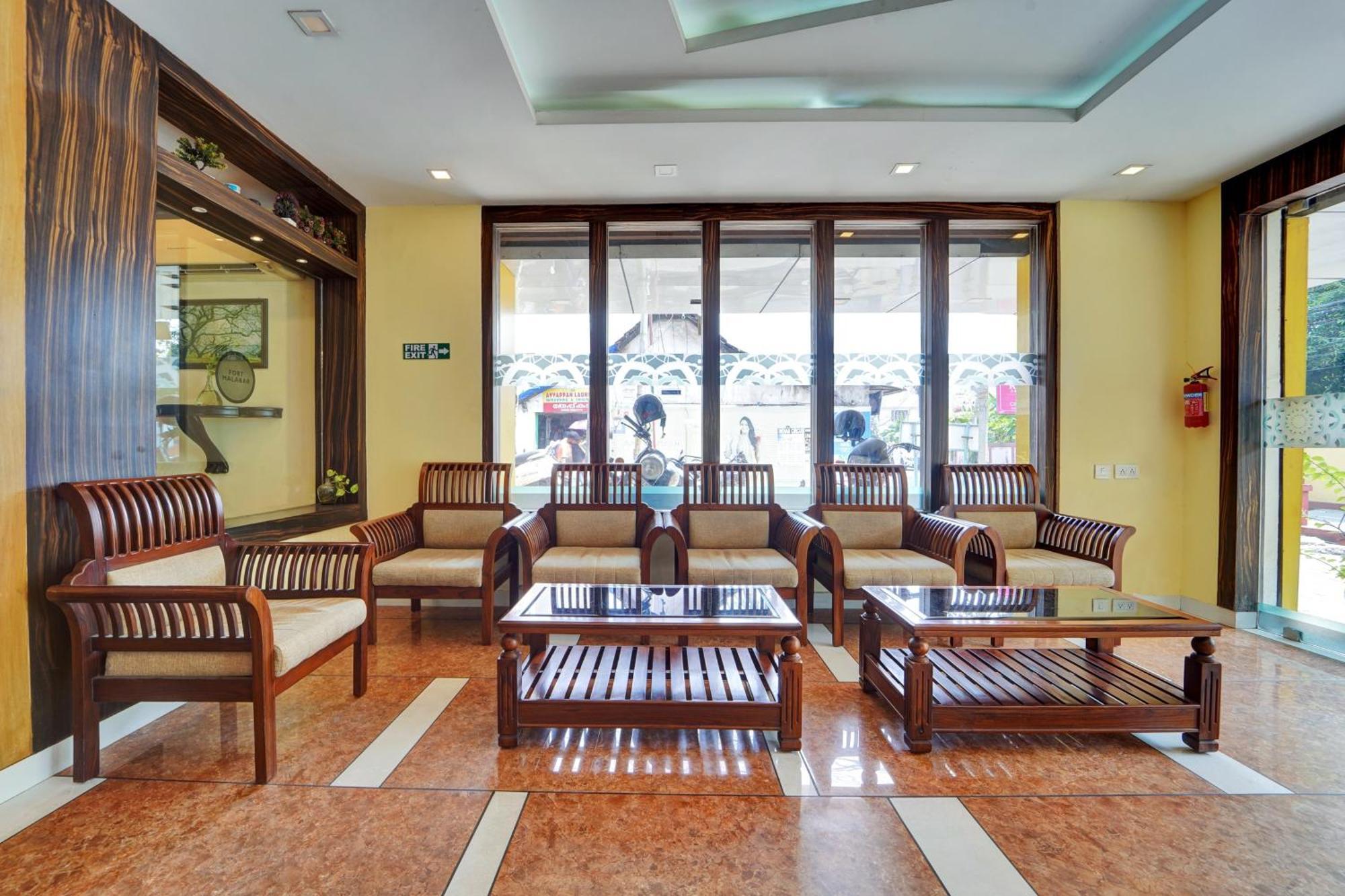 Hotel Super Townhouse Ernakulam North Kochi Exterior foto