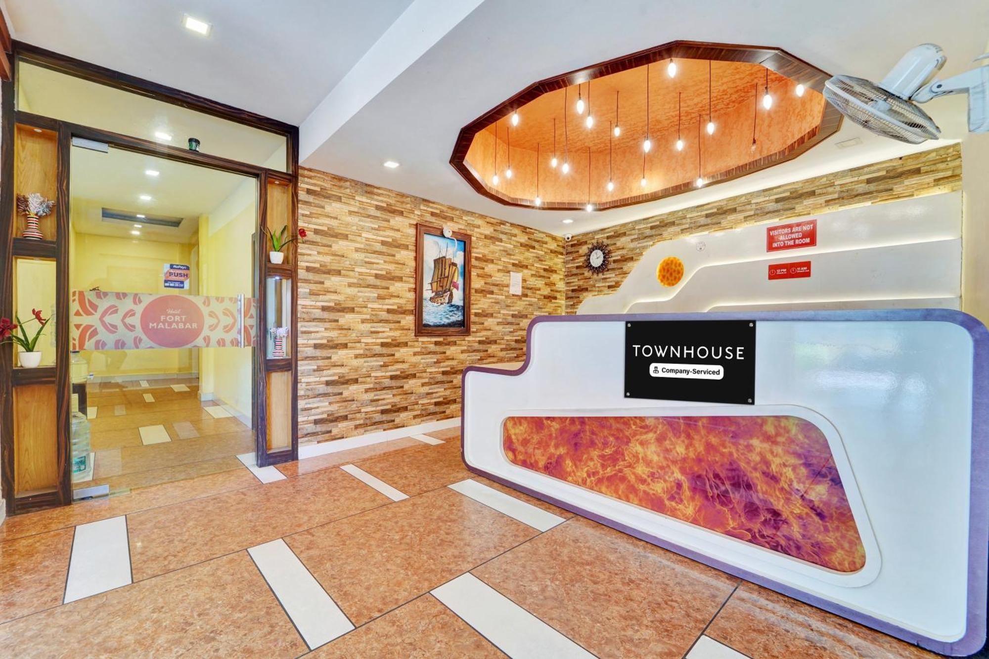 Hotel Super Townhouse Ernakulam North Kochi Exterior foto